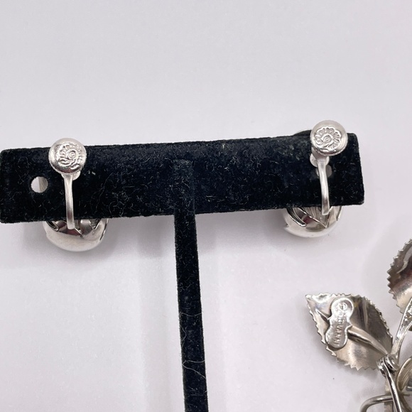 Vintage Giovanni Silver Tone Rose Pin Brooch Screw Earrings Set - Picture 12 of 12